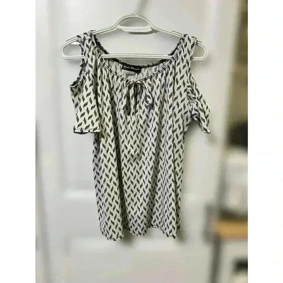 Star Vixen Cold Shoulder‎ Black and White Pattern Blouse, Size Large - Picture 1 of 5